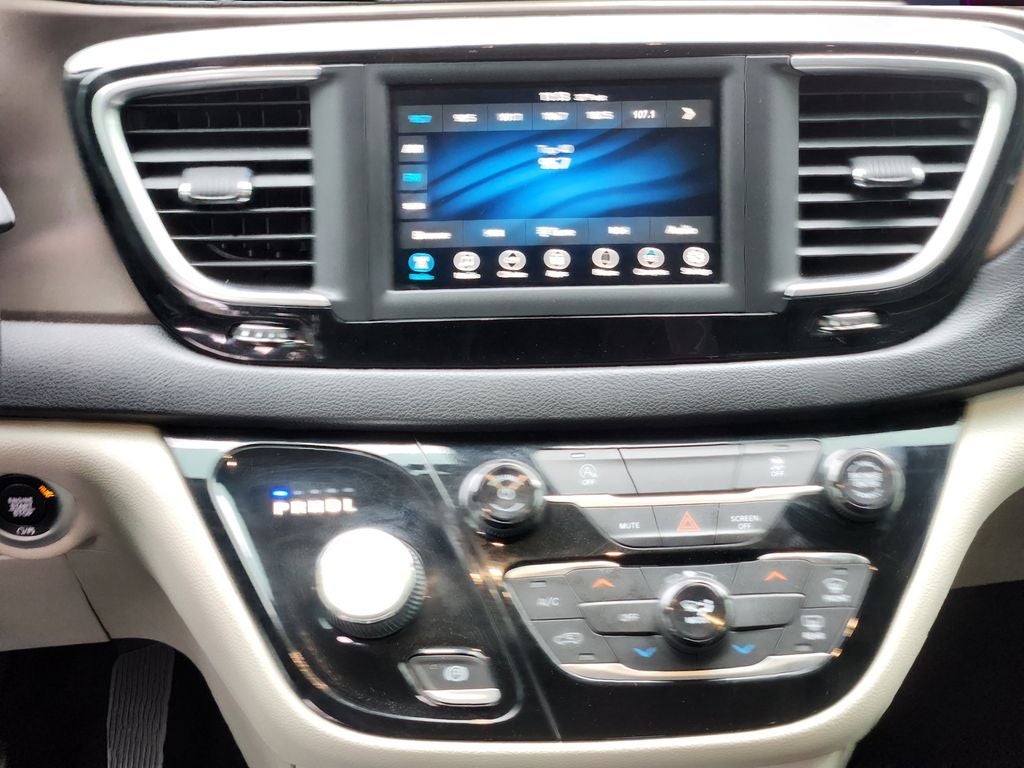 2020 Chrysler Voyager LXI