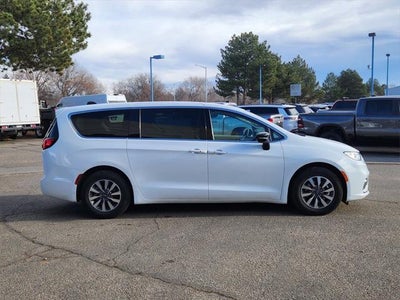 2024 Chrysler Pacifica Hybrid Select