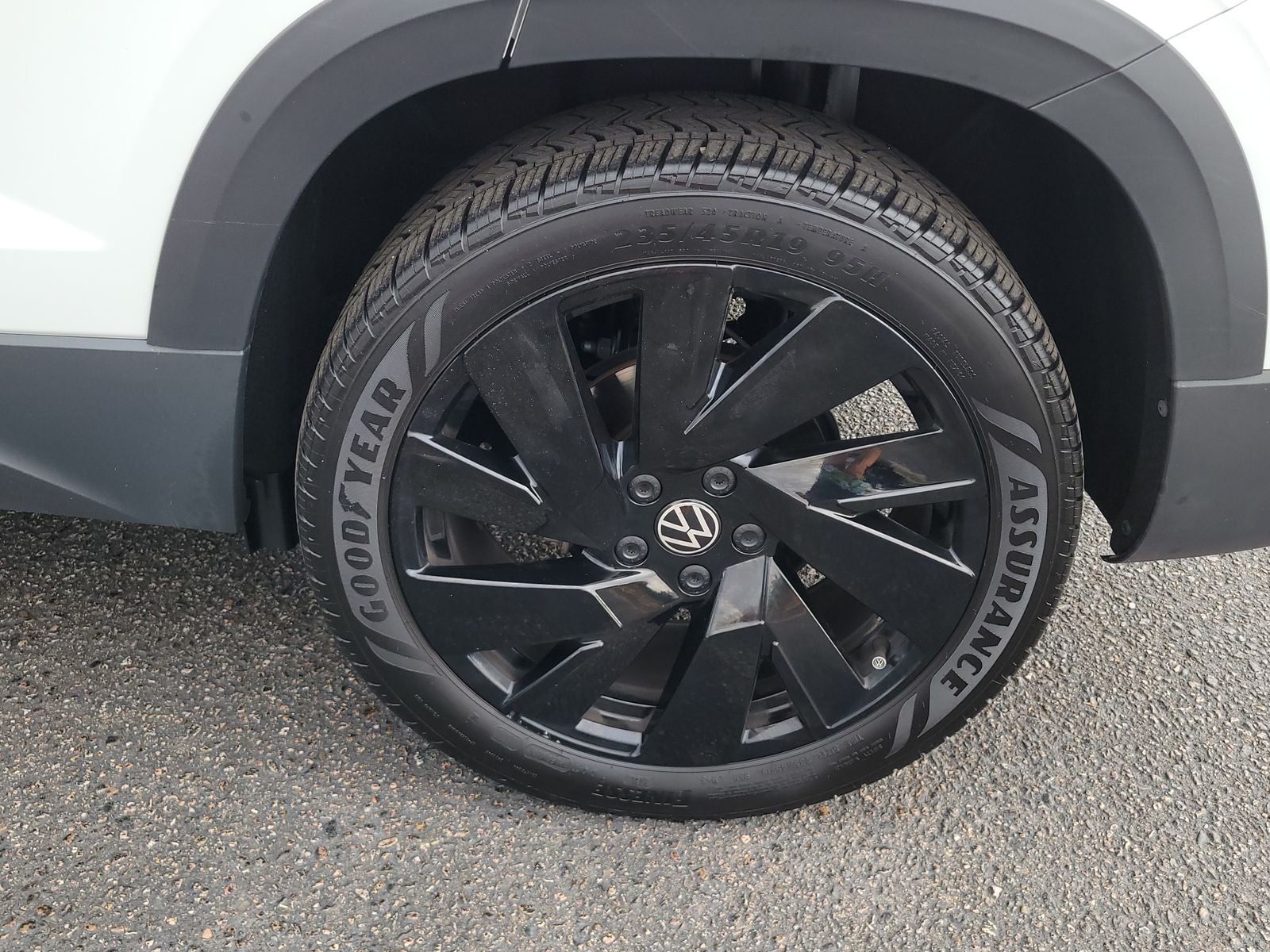 2024 Volkswagen Taos 1.5T SE Black