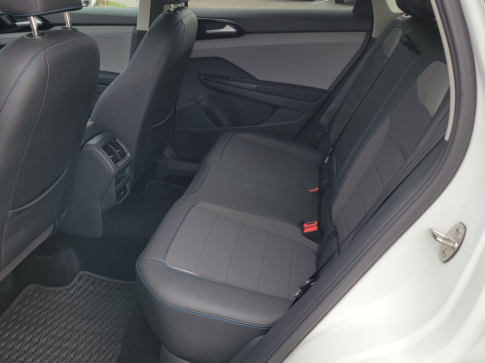 2024 Volkswagen Taos 1.5T SE Black