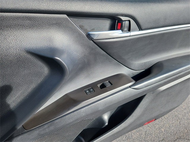 2022 Toyota Camry Hybrid SE