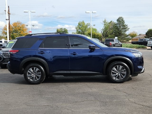 2024 Nissan Pathfinder SV