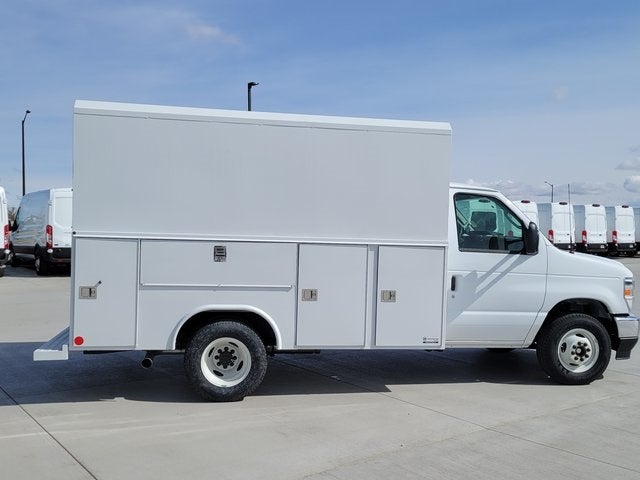 2025 Ford E-350SD Base Cutaway