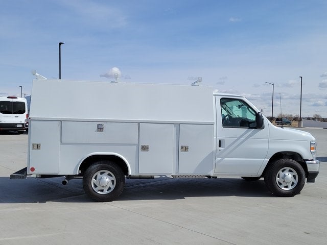 2025 Ford E-350SD Base Cutaway