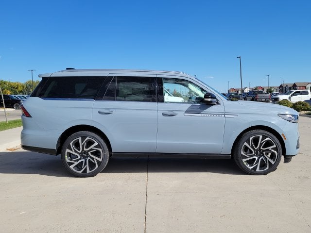 2027 Lincoln Navigator Reserve