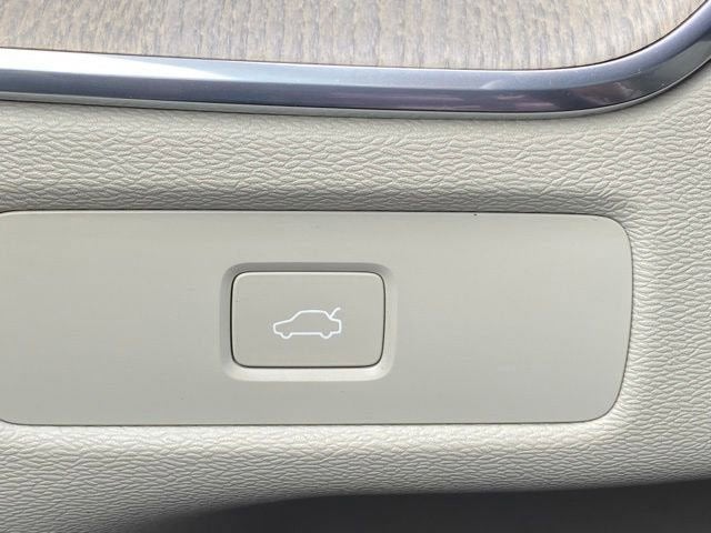 2023 Volvo XC60 Plus Bright Theme