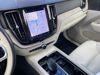 2023 Volvo XC60 Plus Bright Theme