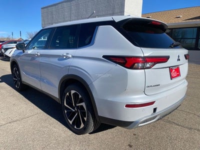 2024 Mitsubishi Outlander SE