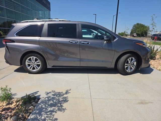 2024 Toyota Sienna Platinum 7 Passenger